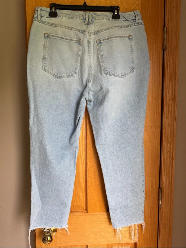 Good American The Weekender Straight Leg Raw Hem Jeans Light Wash Size 14/32 - Image 3