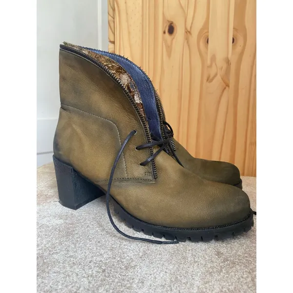 Unity in Diversity Leather Boots Block Heel Lace-Up Olive Green Fairy Renaissanc - Image 2