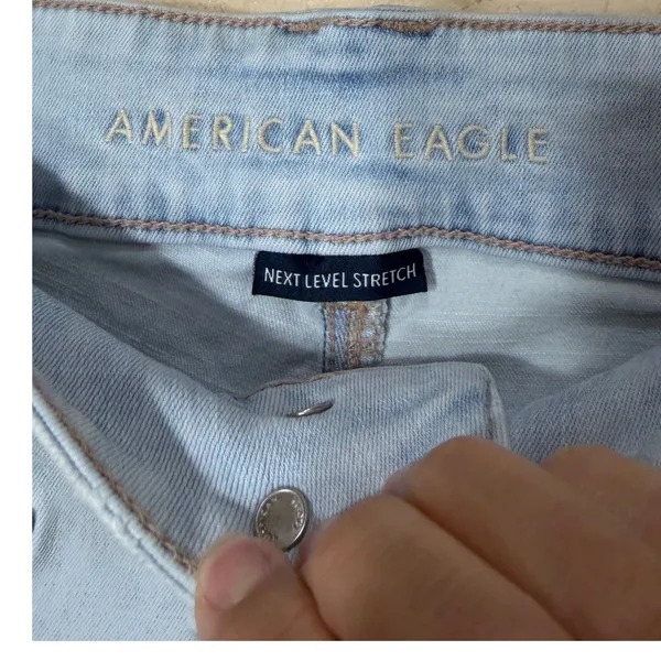 American Eagle Outfitters Denim Shorts Light‎ Wash Size 4 Next Level Stretch - Image 3