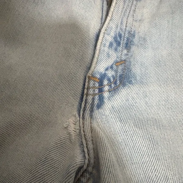 LEVI’S 550 Vintage 90s Light Wash Jeans - Image 10