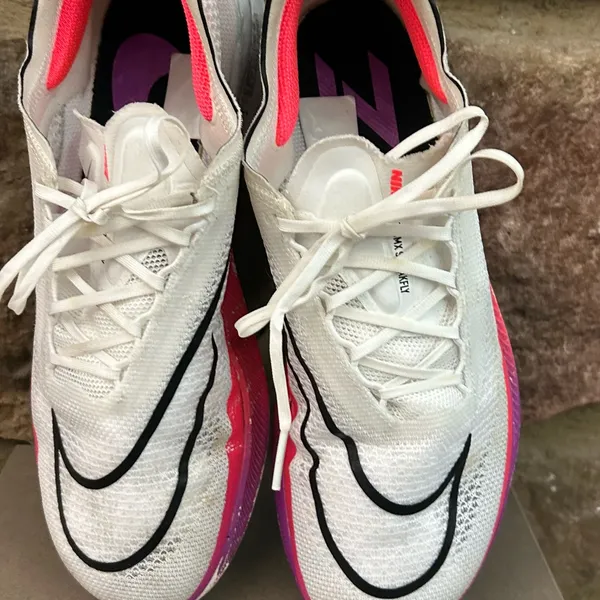 Nike Women's ZoomX Streakfly Road Racing White and Pink Athletic Shoes Size 8 - Image 3