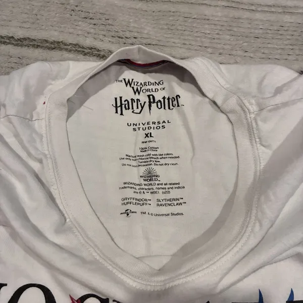 Universal Studios Harry Potter Hogwarts Alumni White Varsity Graphic T-Shirt XL - Image 8
