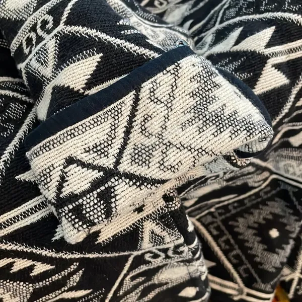 New Identity Y2K 90s black southwestern Cowichan tapestry blanket crop jacket M - Image 8