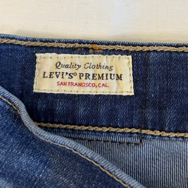 Women's‎ Levi's Jeans Curvy Medium Wash Denim 28x29 Capsule Wardrobe US Size 6 - Image 5