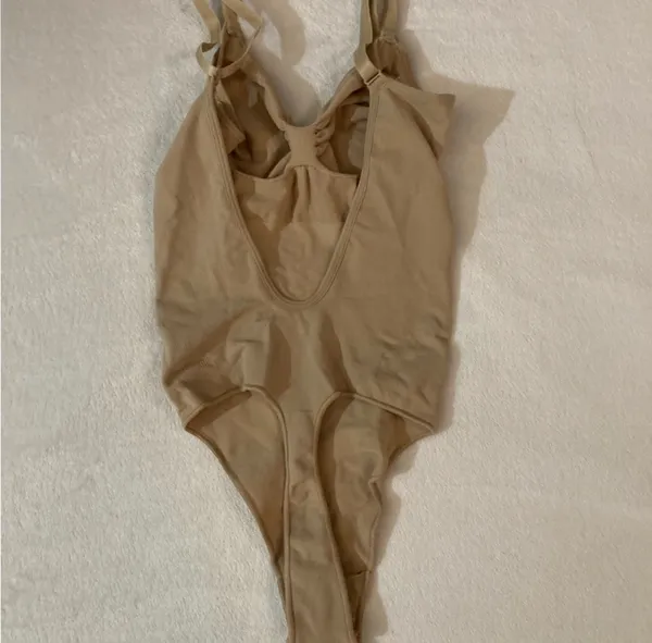SKIMS Low Back Sculpting Bodysuit M - Image 5