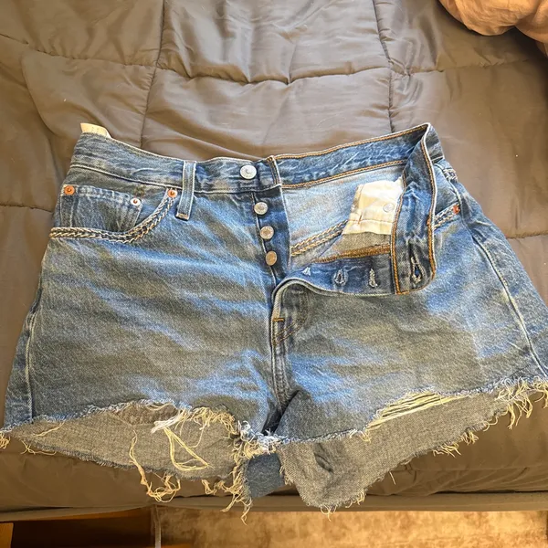 Levi’s Jean Shorts 501 Distressed - Image 2
