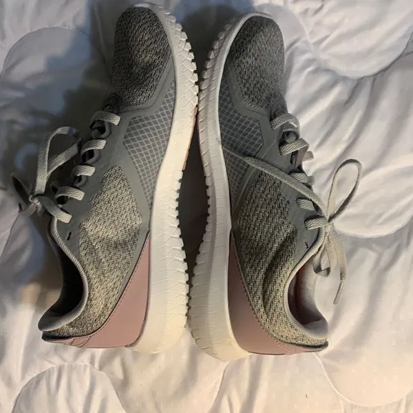 Reebok Memory Tech Cross Trainer Size 7 - Image 2