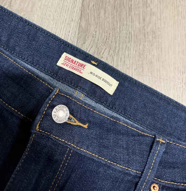 Signature Levi Strauss mid rise bootcut jeans - Image 4