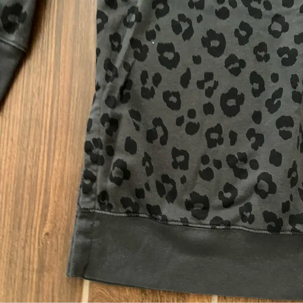 Old Navy Leopard pullover size M - Image 2