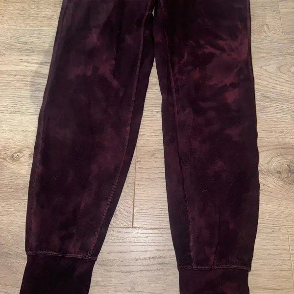 Lululemon Align High-Rise Joggers in the Diamond Dye Cassis Black colorway - Image 9