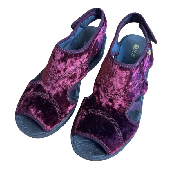 Bzees Drama Women's Velvet Wedge Sandals Burgundy Size 10W - Image 2