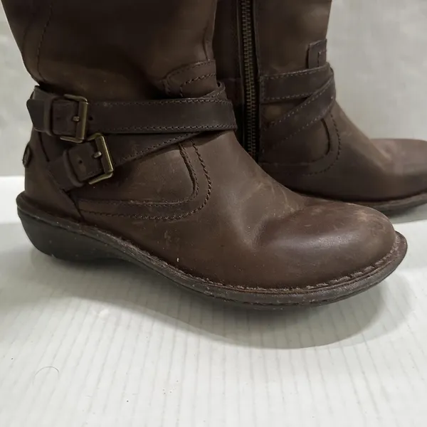 UGG Riding Boots Womens 6 Brown Leather Knee High Shearling Lined‎ Zip Buckle - Image 3