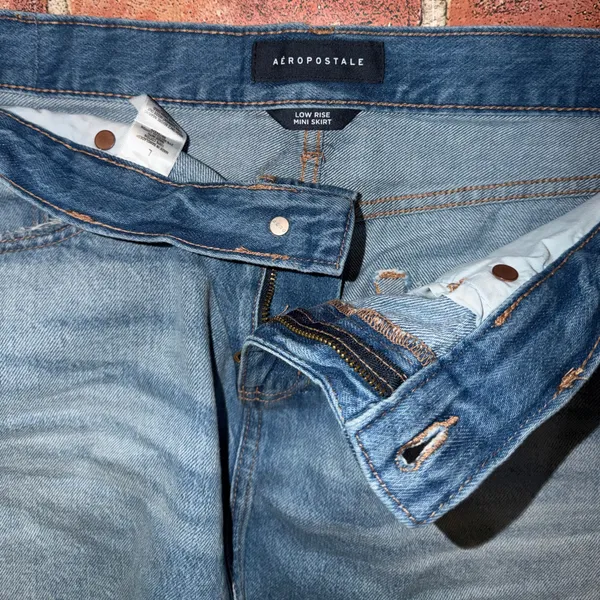 Pre-Owend Aeropostale Denim Low Rise Mini Skirt Blue Jean Y2K Size L Distressed - Image 3