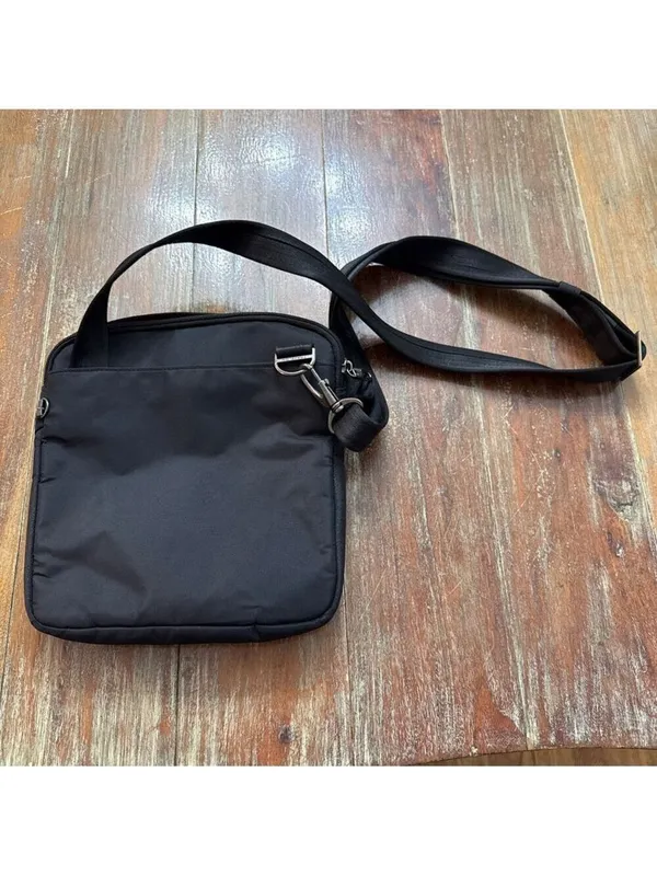 Travelon Anti Theft Medium Crossbody Bag Black - Image 6