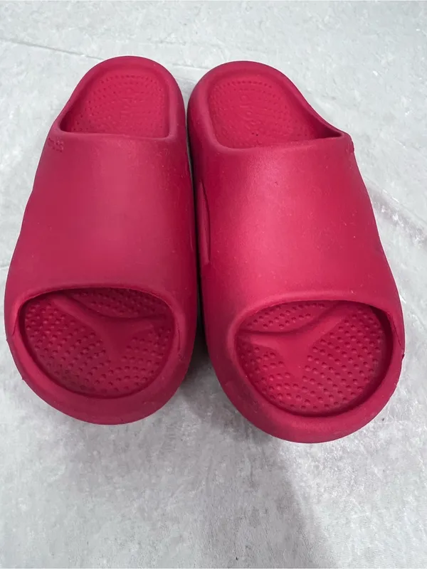 Crocs Recovery Slides Red unisex women’s 6 sandals - Image 8