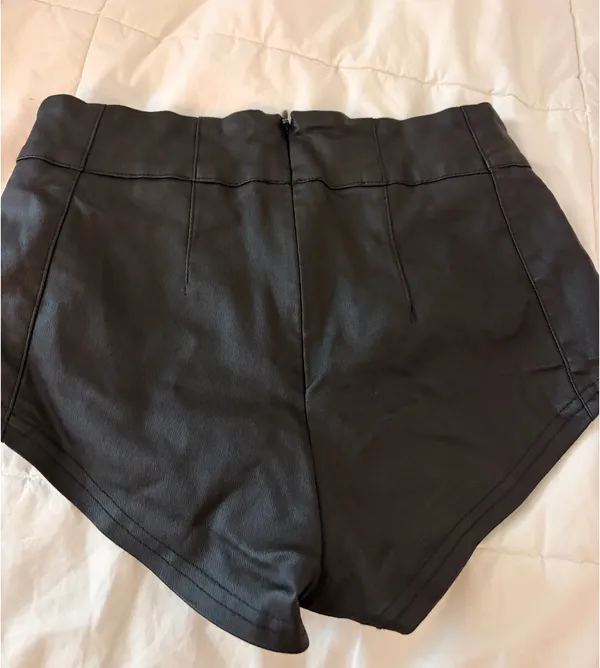 Mini shorts amazon leather  - Image 2