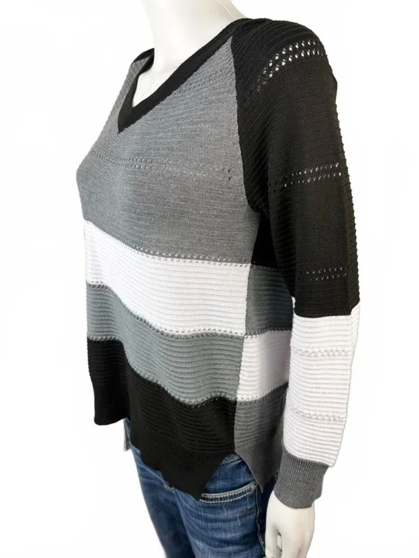 Nice Women’s Hoodie Sweater Size L - Image 3