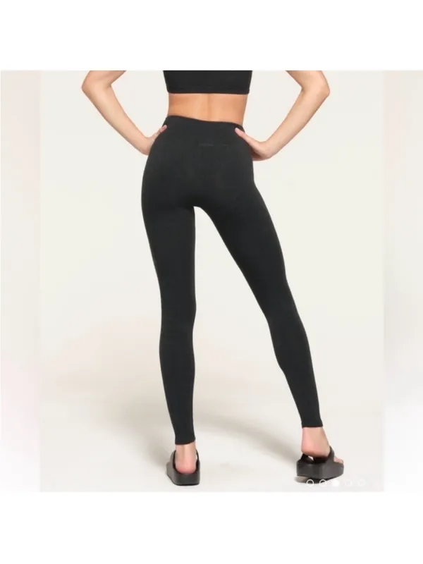 NWT SKIMS High Waist Outdoor Leggings in Onyx. Size Small - Image 2