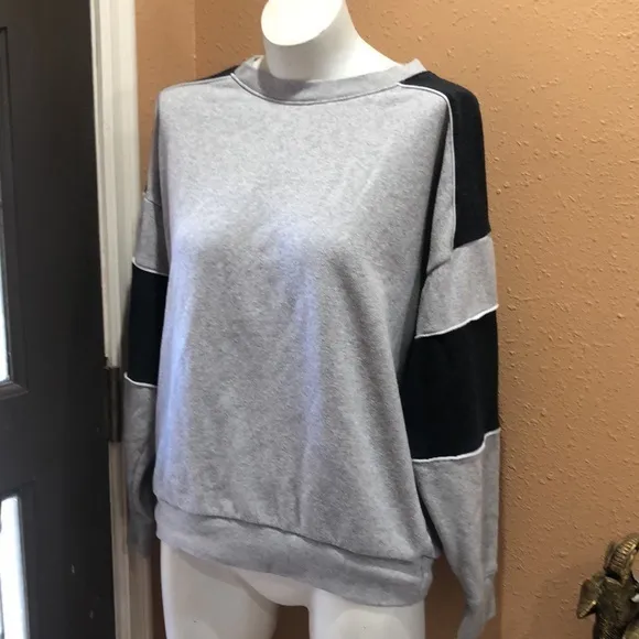 American eagle gray oversized sweatshirt - Image 3