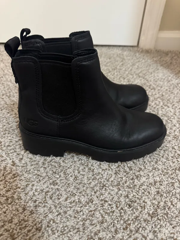 EUC UGG women’s black leather Markstrum booties - Image 2