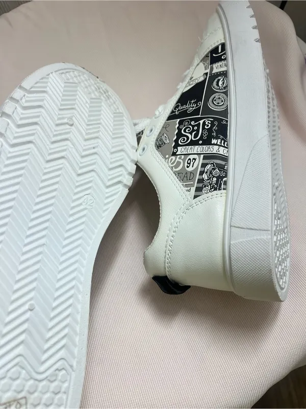 Women’s White Graphic Athletic Sneakers - Image 9