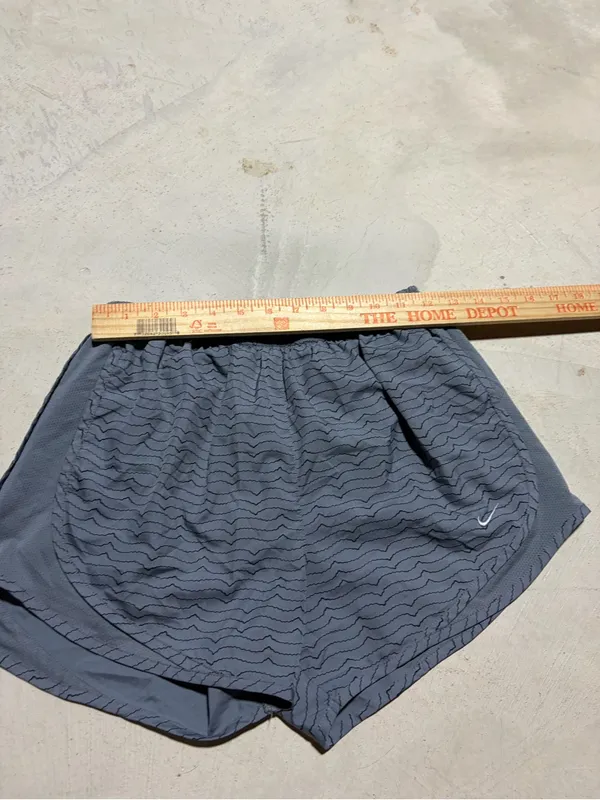 Nike Women's Grey Wavy pattern Running Shorts small - Image 4