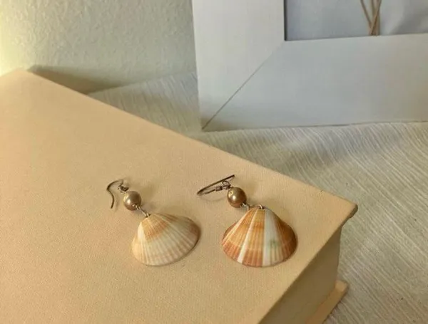 Clam Seashell Dangle Earrings Vintage“Perpetua” Gold Brass Beachy Mermaidcore Jewelry - Image 3