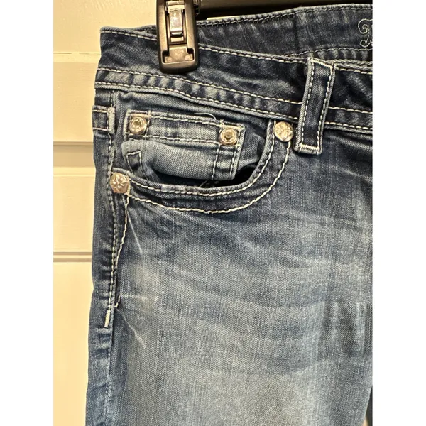 Miss Me Signature Bootcut Jeans Medium Wash Embroidered Feather Size 30 flaw - Image 2
