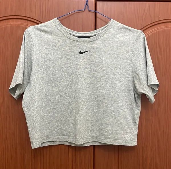 Nike Crop Top, Size Large - Image 6