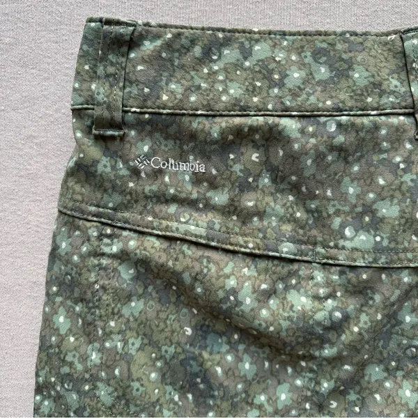Columbia Green Patterned Outdoor Shorts - Image 4