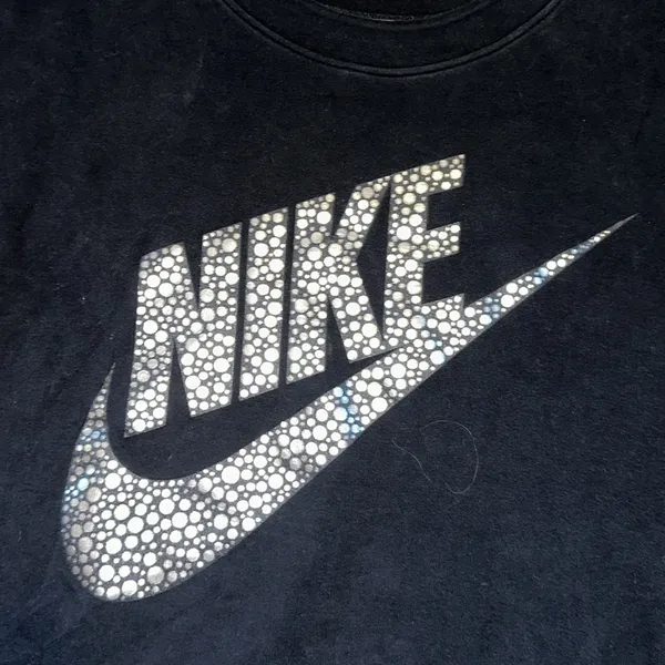 NIKE SILVER FOIL LOGO BLACK BASIC SWEATSHIRT - Image 2