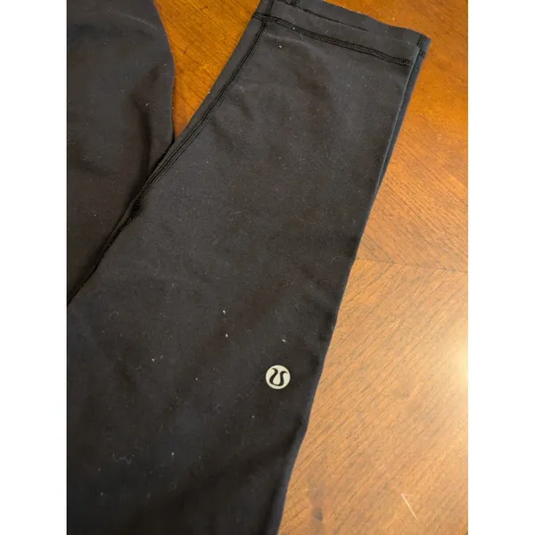 Women's Lululemon Speed Up Crop black leggings 21" size 4 - Image 5