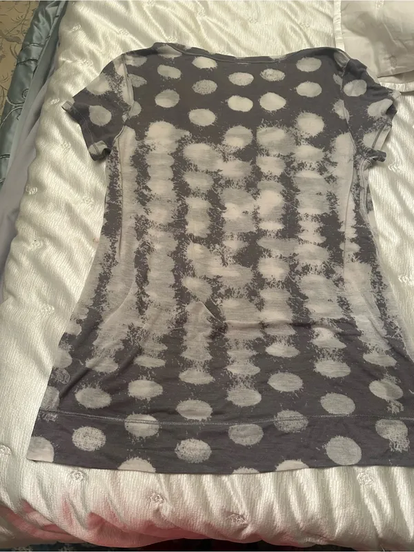 Lululemon size 8 scoop neck Tshirt small pocket cotton grey white - Image 3