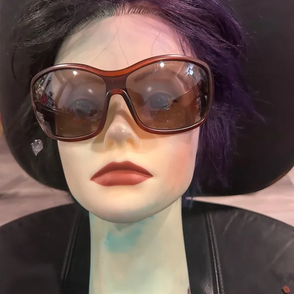 Brown Oversized Women’s Sunglasses - Classic Fashion Accessory - Image 3
