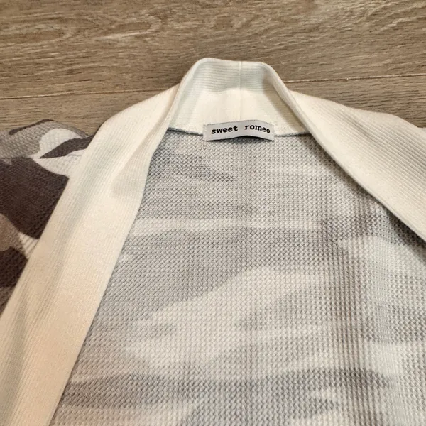Sweet Romeo Thermal Pocket Cardigan Camo Print Open‎ Front Shirt Size Medium M - Image 4