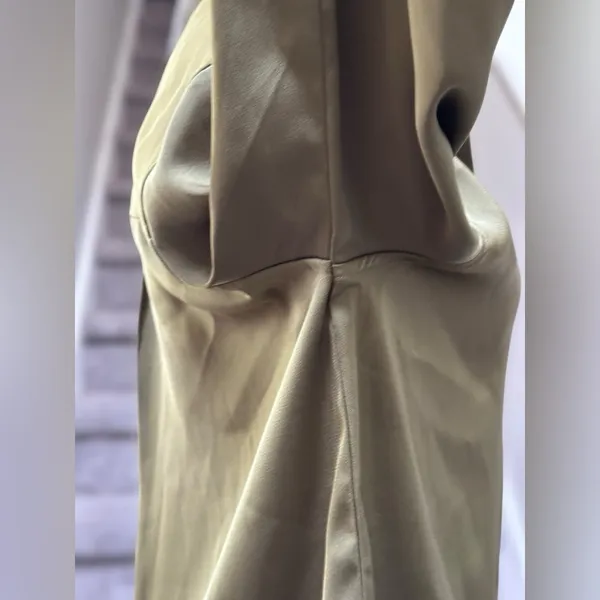 NEW MINKPINK Anissa Button Up Long Sleeve Satin Blouse Women’s S Olive Green‎ - Image 7
