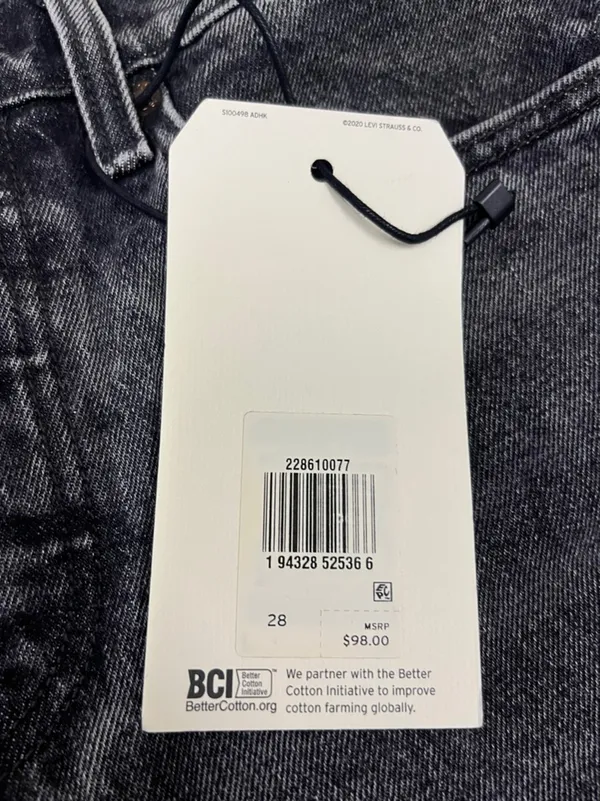 NWT Levi's Black Wedgie High Rise Jeans size 28 - Image 4