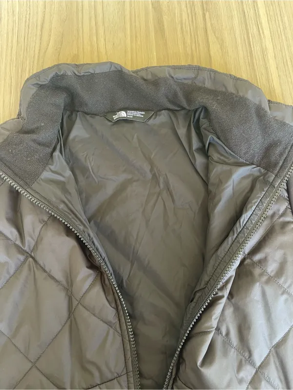 The North Face Women's Dark Black Quilted Puffer Jacket - Image 8
