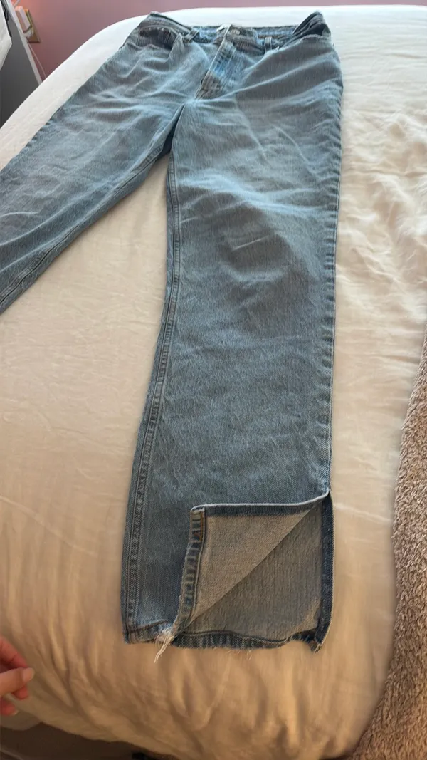 Abercrombie Curve Love Ultra High-Rise 90s Jeans - Image 4