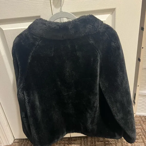 Chic Black Faux Fur Coat - Image 3