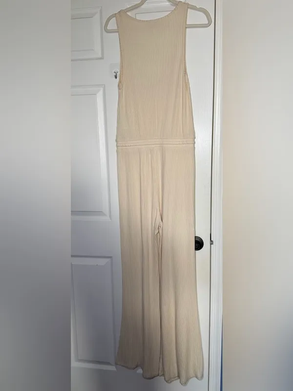 Beyond Yoga Ribbed V-Neck Wide-Leg Jumpsuit in Pale Yellow Cream Small - Image 4