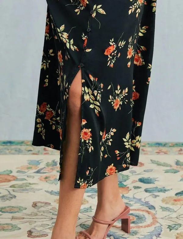 RIHOAS The Black V Neck Floral Short Sleeve Maxi Dress - Image 5