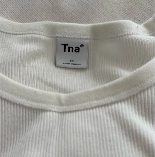 Aritzia TNA Cropped Tank Ribbed - Image 3