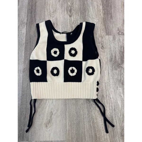 Zara Black Cream Checkered Crochet Flower Cropped Sweater Vest Size Small - Image 2