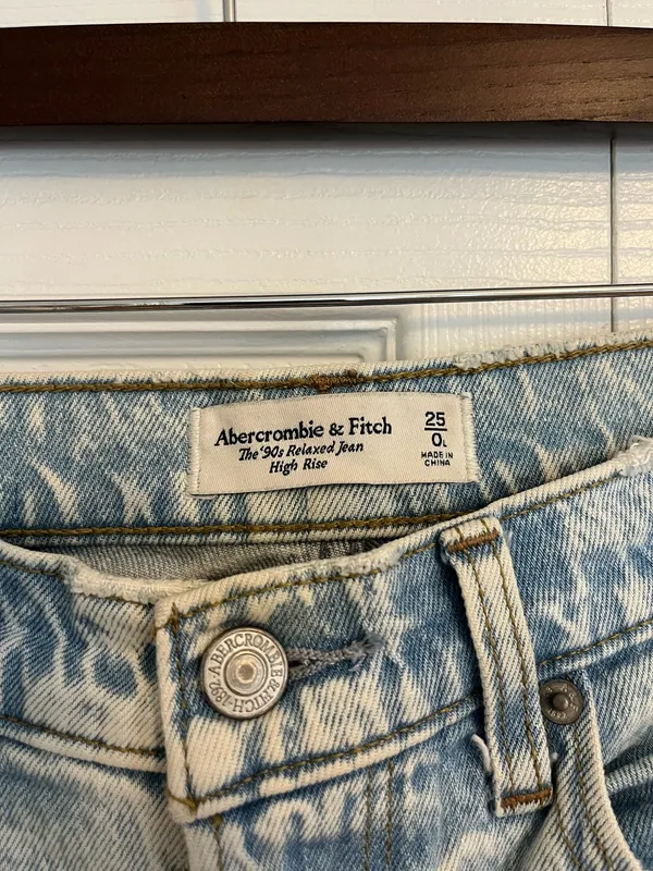 Abercrombie High-Rise 90s Relaxed Jeans - Image 2