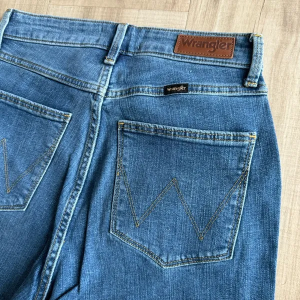 NWOT Wrangler High Rise Vintage Taper Mom Jeans Sz 14 Distressed Medium Wash - Image 14