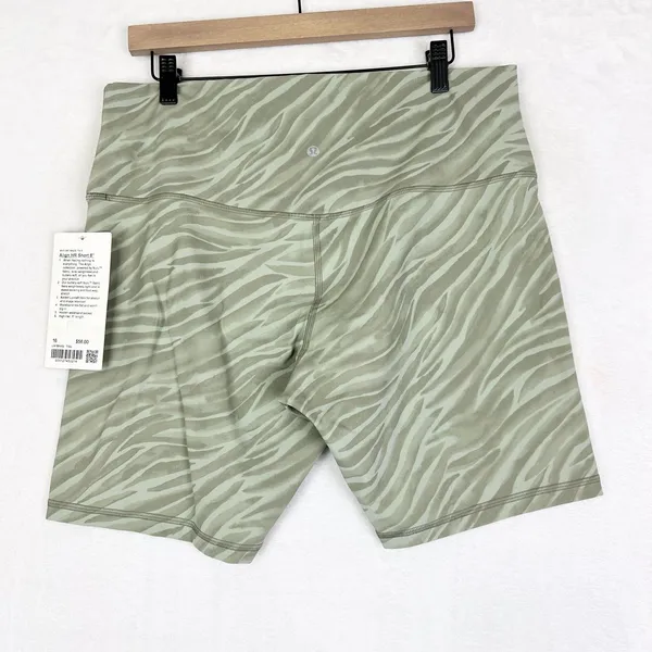 Lululemon Align High Rise Short 8" Size 16 NWT Le Tigre Camo Green Fern Multi - Image 2