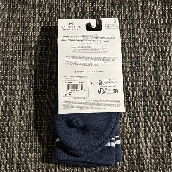 Alo Yoga Unisex Half Crew Socks Navy Size Medium NEW - Image 2