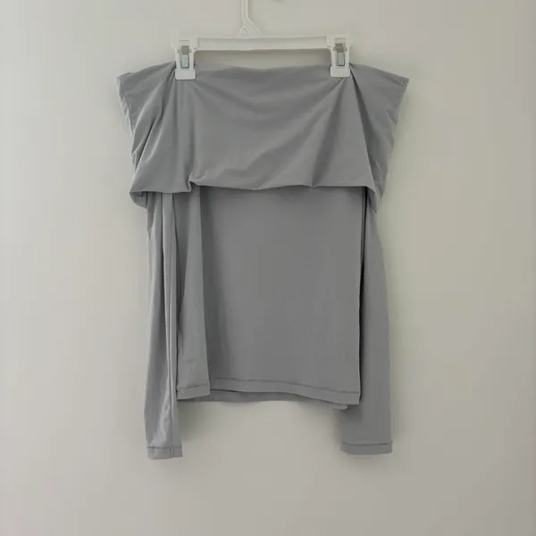 grey aritzia off the shoulder top  - Image 4
