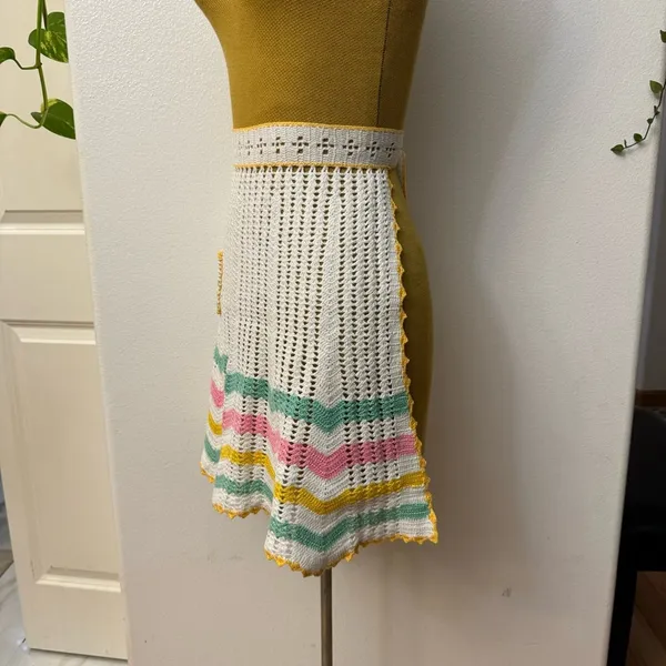Handmade Vintage 60's/70's Style Apron - Image 4
